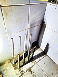 베란다 천장 배관 누수 수리 - 노후 배관 교체와 보수 방법